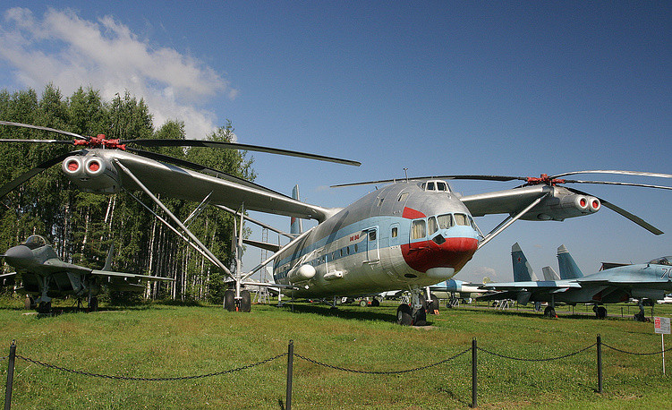 Tuy nhiên tới khi Mi-12 ra đời vào năm 1968, Liên Xô đã phá vỡ mọi loại kỷ lục hàng không với loại máy bay lên thẳng siêu trường siêu trọng này. Trải qua nửa thế kỷ kể từ khi ra đời và dù đã bị loại biên từ lâu, tuy nhiên Mi-12 vẫn giữ kỷ lục là trực thăng hạng nặng nhất từng được sản xuất. Nguồn ảnh: TASS.