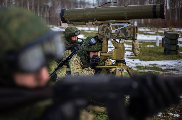 Tính tới năm 2009, Nga đã sản xuất được tới 35.000 tổ hợp tên lửa chống tăng Kornet. Hiện tại đây cũng là loại tên lửa được sử dụng ở hơn 20 quốc gia trên thế giới, trong đó bao gồm nhiều quốc gia "thân Mỹ" như Thổ Nhĩ Kỳ, Iraq, Qatar, UAE,... Nguồn ảnh: Pinterest.