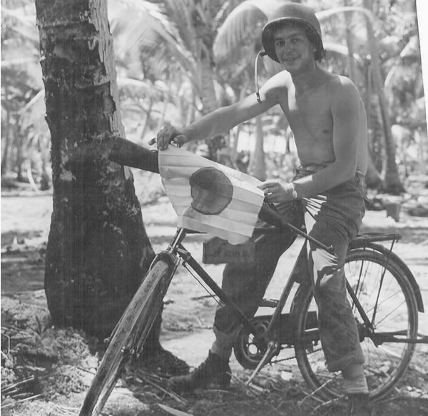 Quân đội nhà giàu như Mỹ cũng sử dụng xe đạp làm phương tiện truyền tin hoặc thồ hàng tiếp tế hậu cần.