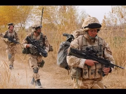 Súng có chiều dài 900 mm trong đó chiều dài nòng súng đạt 518 mm tương đương với khoảng 60% tổng chiều dài của súng.