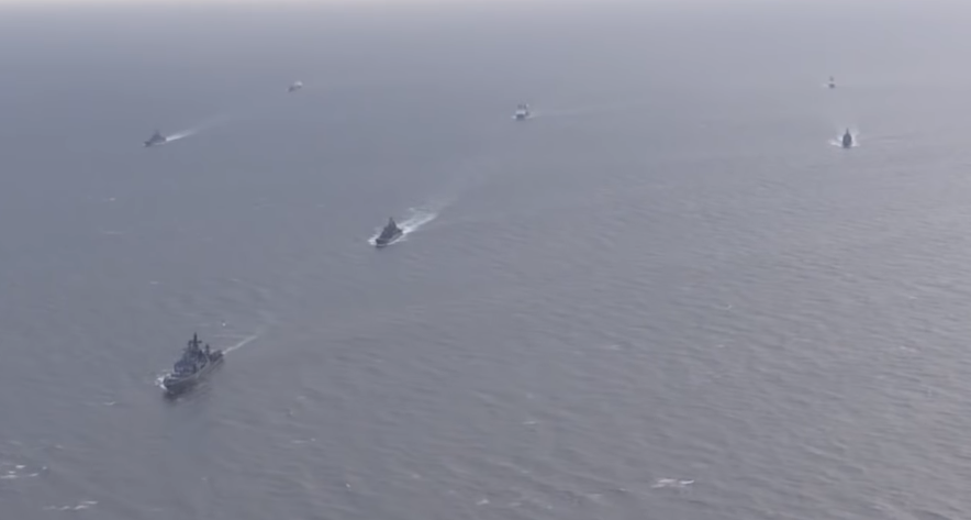 Đại diện cho Hải quân Nga tại Vostok 2018 nhiều khả năng là hai Hạm đội Biển Bắc và Hạm đội Thái Bình Dương với hơn 80 tàu chiến các loại cùng hàng chục ngàn binh sĩ. Nguồn ảnh: Bộ Quốc phòng Nga.