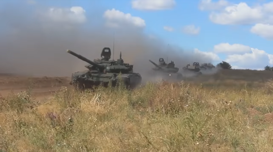 Gần như mọi loại phương tiện chiến đấu mặt đất hiện đại nhất của Quân đội nga đều có mặt trong cuộc tập trận này. Trong ảnh là các xe tăng T-72B3M của Nga xuất hiện trong cuộc tập trận Vostok 2018. Nguồn ảnh: Bộ Quốc phòng Nga.