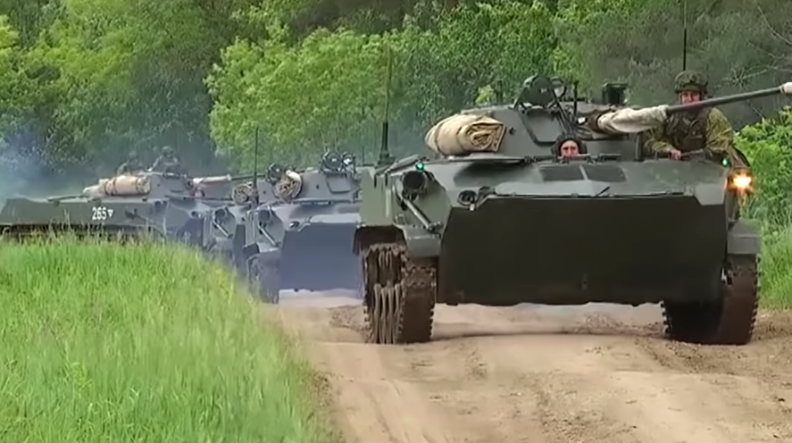 Tổng cộng Nga huy động tới cuộc tập trận Vostok 2018 số lượng khí tài khổng lồ bao gồm 36.000 xe tăng và xe bọc thép các loại cùng với 1000 máy bay quân sự các loại. Nguồn ảnh: Bộ Quốc phòng Nga.