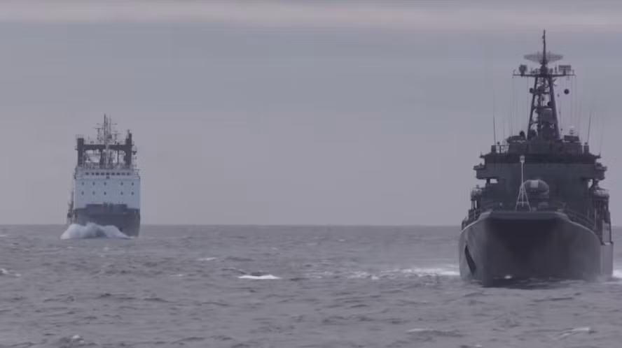 Theo truyền thông của Nga, xếp sau Nga về quân số tham gia Vostok 2018 là Trung Quốc với 3200 quân cùng 900 phương tiện chiến đấu mặt đất, 24 trực thăng và 6 máy bay chiến đấu. Nguồn ảnh: Bộ Quốc phòng Nga.