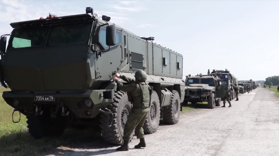 Theo Bộ Quốc phòng Nga, Vostok 2018 sẽ có tới 300.000 binh sĩ Nga, Trung Quốc và Mông Cổ cùng tham gia vào cuộc tập trận này. Đây cũng được coi là động thái cho việc Bắc Kinh và Moscow ngày càng thắt chặt quan hệ hợp tác chiến lược trước các sức ép đến từ Mỹ và châu Âu. Nguồn ảnh: Bộ Quốc phòng Nga.