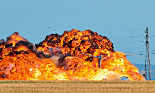 Được biết, máy bay vận tải A400M có bốn động cơ, bốn động cơ này được điều khiển bằng 4 hệ thống máy tính riêng biệt với nhau. Toàn bộ hệ thống điều khiển máy tính này được gọi tắt là ECU. Hệ thống ECU có nhiệm vụ nhận những lệnh điều khiển của phi công sau đó điều khiển bốn động cơ để thực thi lệnh của phi công trong khi vẫn giữ được độ cân bằng của máy bay. Nguồn ảnh: Huanqiu.