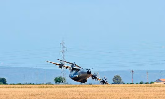 Cuộc điều tra sau vụ tai nạn cho biết chiếc vận tải cơ A400M đã gặp sự cố phần mềm khiến nó mất lực đẩy ở ba trên tổng số bốn động cơ. Phi hành đoàn có quá ít thời gian để xử lý vì sự cố xảy ra khi máy bay ở độ cao quá thấp. Nguồn ảnh: Huanqiu.