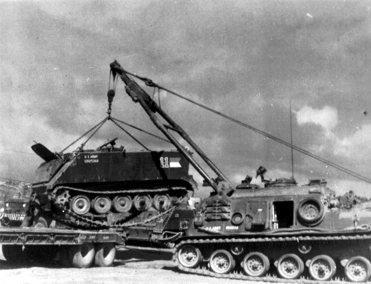 Xe thiết giáp cứu kéo M88 được Mỹ sử dụng ở Việt Nam chuyên làm nhiệm vụ "trục vớt" các loại thiết giáp hạng nặng bị sa lầy. Nguồn ảnh: Thearchive