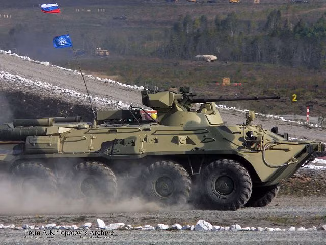 Xe bọc thép BTR-82A trang bị động cơ có công suất 300 mã lực cho tốc độ tối đa 90 km/h, tầm di chuyển 500 km, khối lượng xe lên đến 15 tấn. Nguồn ảnh: Armytech.