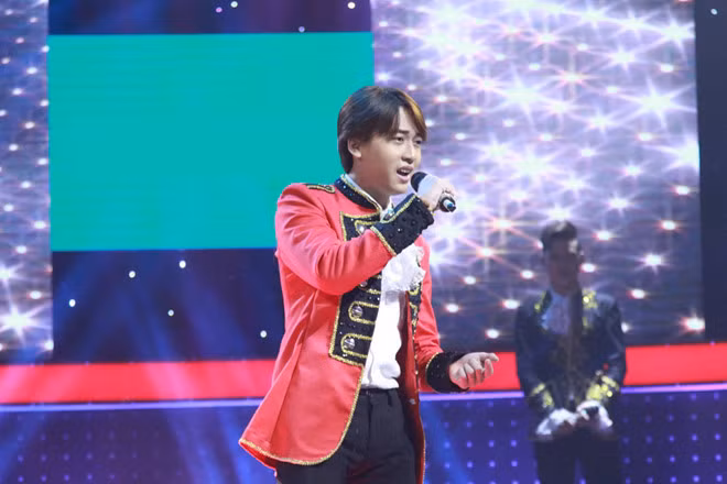 Chang bao ve dien trai khien Dan Truong soc vi giong hat tham hoa