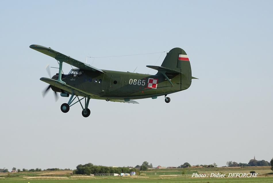 Trước đó, chiếc máy bay hai tầng cánh An-2 này đã cất cánh để chở các vận động viên nhảy dù thực hiện cú nhảy của họ ở độ cao khoảng 2.000 mét. Nguồn ảnh: Deforche.