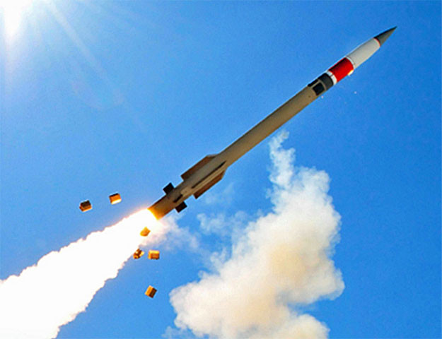 Tuy nhiên do sự phát triển vũ bão của công nghệ tên lửa đạn đạo, PAC-2 đã dần mất ưu thế và trở nên lỗi thời trước các loại tên lửa đời mới do Nga sản xuất sau này. PAC-3 ra đời như một phiên bản cải tiến sâu của PAC-2 và biến hệ thống Patriot trở lại lợi hại như xưa. Nguồn ảnh: Militarytoday.