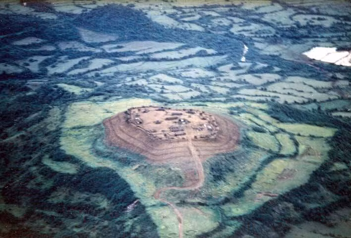 Do các cản trở về mặt kỹ thuật của thời kỳ này, việc sử dụng pháo binh bắn từ trận địa này sang trận địa khác để yểm trợ cũng được Mỹ hạn chế tối đa vì độ chính xác không cao, nếu lệch mục tiêu có thể rót nhầm thẳng vào quân mình. Nguồn ảnh: Vietnamwarmil.