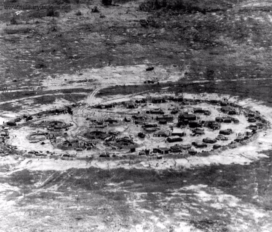 Các căn cứ pháo binh kiên cố quy mô lớn thường được chọn làm địa điểm đặt các trạm tiếp sóng, truyền sóng vô tuyến vì vị trí đặt căn cứ pháo binh thường cao và rất thoáng. Nguồn ảnh: Vietnamwarmil.