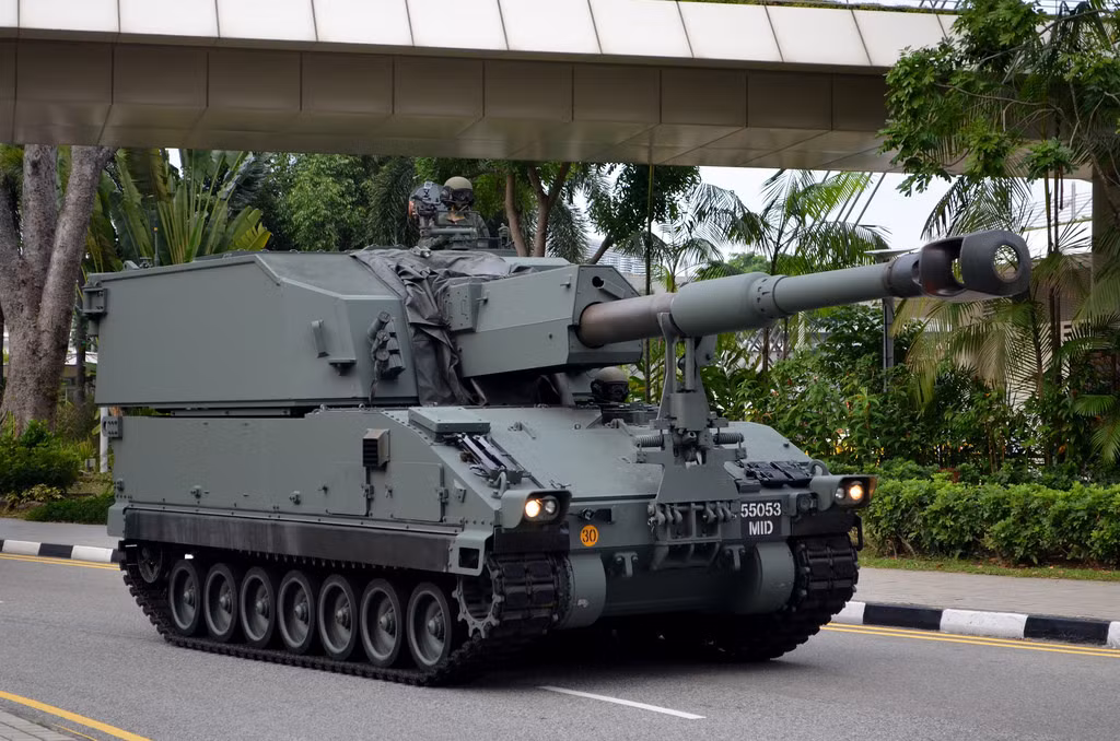Dù là một quốc gia có diện tích và dân số cực kỳ nhỏ ở Đông Nam Á, tuy nhiên quân đội Singapore được trang bị nhiều loại vũ khí cực kỳ nguy hiểm, trong đó bao gồm khẩu pháo SSPH-1 này. Nguồn ảnh: Militarylife.