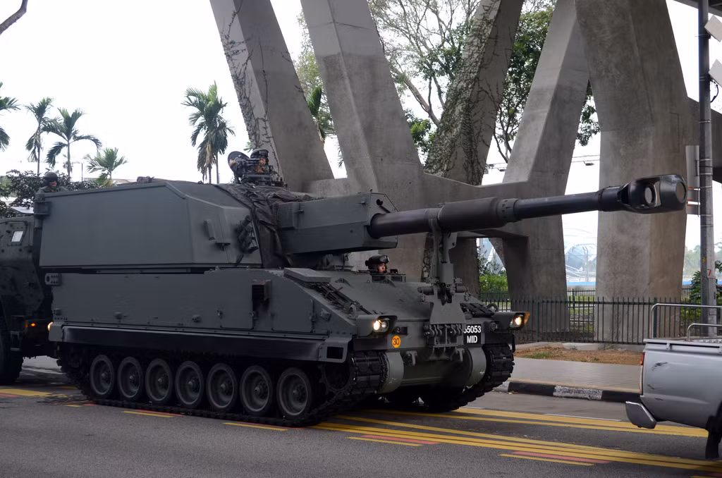 Là quốc gia đầu tiên ở khu vực Đông Nam Á có khả năng tự thiết kế và sản xuất pháo lựu tự hành, Singapore thậm chí còn đặt biệt danh cho khẩu pháo này là "Đầu tiên ở phương Đông". Nguồn ảnh: Militarylife.