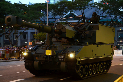 Tốc độ tối đa của khẩu pháo tự hành này là 50 km/h khi di chuyển trên địa hình bằng phẳng. Dự trữ hành trình của nó có thể lên tới 350 km tuỳ thuộc vào địa hình di chuyển. Động cơ có công suất kéo tối đa 550 mã lực giúp SSPH có thể vượt địa hình dễ dàng. Nguồn ảnh: Militarylife.