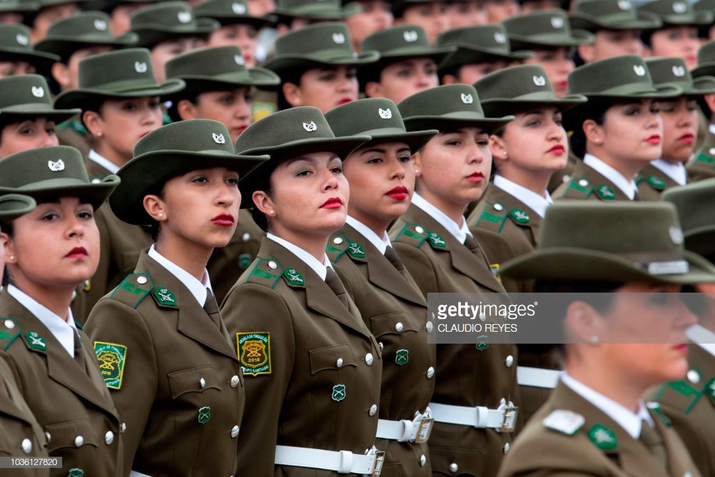 Lực lượng nữ quân nhân trong Quân đội Chile tham gia duyệt binh. Nguồn ảnh: Gettyimg.