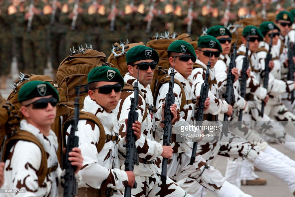 Đầu những năm 1990, quân đội Chile đã được giảm bớt về số lượng cũng như chính sách hiếu chiến để tránh những cuộc đảo chính tương tự trong tương lai. Nguồn ảnh: Gettyimg.