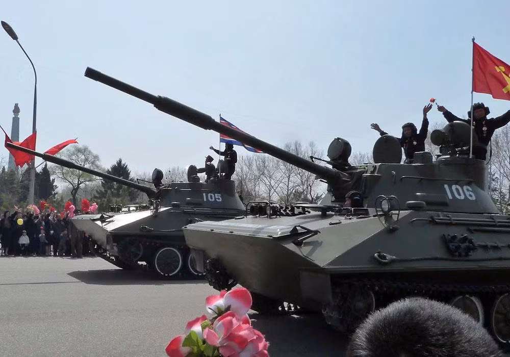 Thực tế PT-85 là một sản phẩm nâng cấp của Triều Tiên với khung gầm được lấy từ xe thiết giáp chở quân Type 85 do Trung Quốc sản xuất. Nguồn ảnh: KCNA.