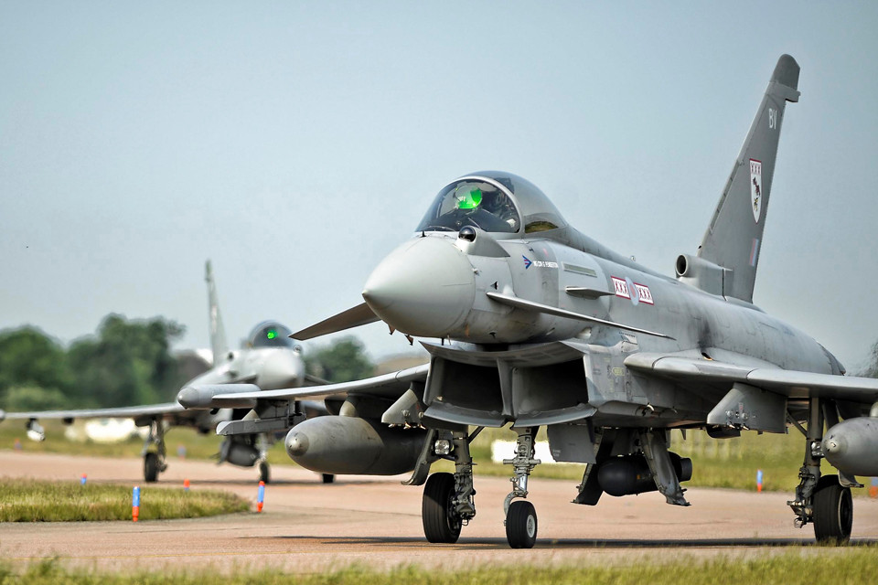 Không quân Italy cũng đã từng mua 62 chiến đấu cơ Eurofighter Typhoon trong quá khứ. Ngoài ra lực lượng này cũng đang lên kế hoạch để đặt mua 60 chiếc F-35A và 15 chiếc F-35B trong tương lai. Nguồn ảnh: Migflug.
