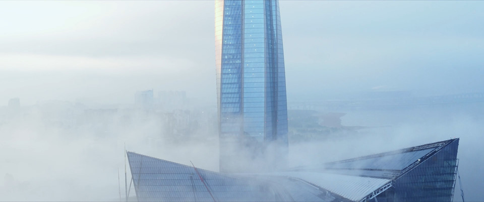 Tòa nhà này sẽ là trụ sở của Gazprom, một công ty dầu khí khổng lồ của Nga. Doanh nghiệp này đã lên kế hoạch chuyển tới Lakhta Center vào cuối năm 2019. Đây cũng là thời điểm tòa nhà hoàn thành việc lắp đặt nội thất.