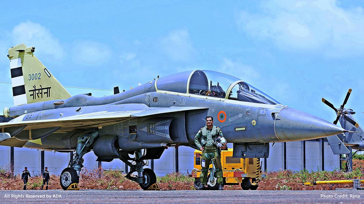 Đó là còn chưa kể chiến đấu cơ này đang dần trở nên lỗi thời hơn so với các dòng máy bay tương tự trong khu vực với lịch sử phát triển tương đương. Điều này khiến dư luận Ấn Độ đặt ra câu hỏi, liệu Không quân Ấn Độ có thật sự cần đến HAL Tejas? Nguồn ảnh: Reddit.