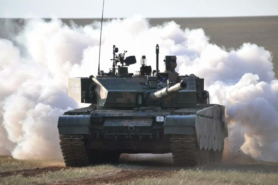 Xe tăng Type 99 thực chất là bản nâng cấp của xe tăng Type 90-II. Đây là loại xe tăng không được Trung Quốc sử dụng trong biên chế của mình nhưng lại cực kỳ thành công trên thị trường xuất khẩu. Nguồn ảnh: Sina.