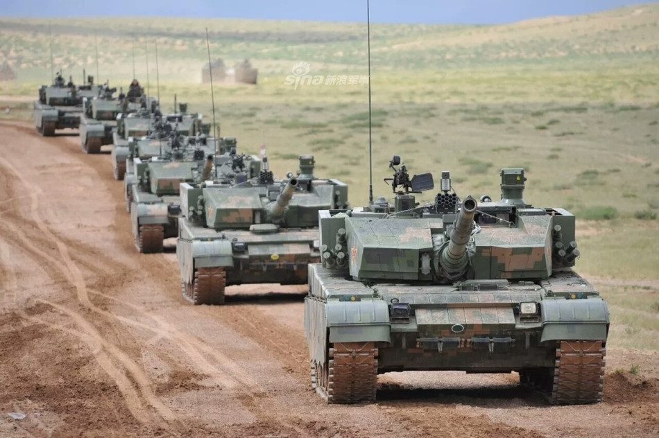 Xe tăng chiến đấu chủ lực hiện đại nhất của Quân đội Trung Quốc lần đầu xuất hiện chính thức trên Quảng trường Thiên An Môn lần đầu tiên voà năm 2015 trong lễ duyệt binh của quân đội nước này. Nguồn ảnh: Sina.