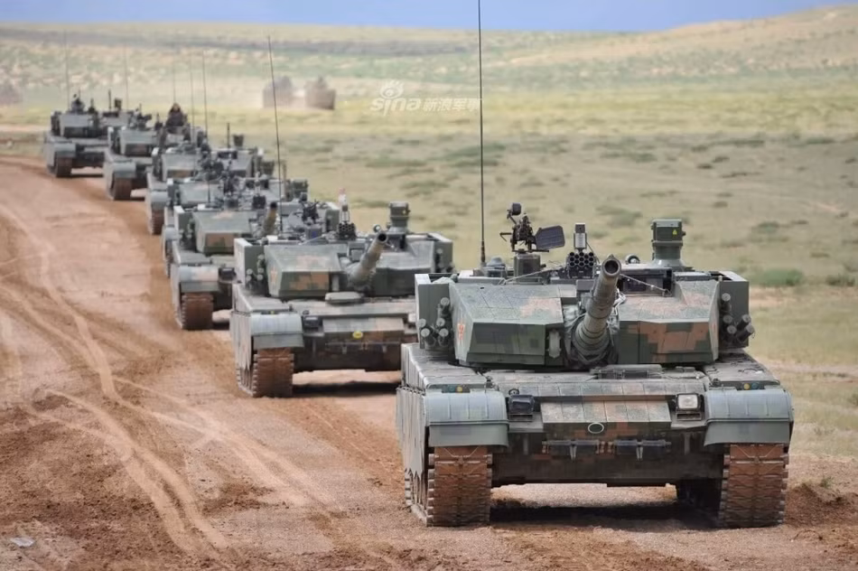 Xe tăng chiến đấu chủ lực hiện đại nhất của Quân đội Trung Quốc lần đầu xuất hiện chính thức trên Quảng trường Thiên An Môn lần đầu tiên voà năm 2015 trong lễ duyệt binh của quân đội nước này. Nguồn ảnh: Sina.