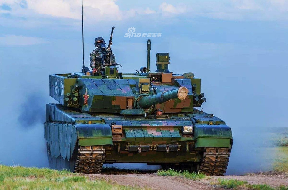 Xe tăng Type 99 chính thức được bắt đầu phục vụ quân đội Trung Quốc từ năm 2001. Đây là loại xe tăng được ra đời theo kế hoạch 8 năm của Bắc Kinh nhằm hiện đại hoá lực lượng Quân đội nước này. Nguồn ảnh: Sina.