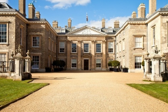 Dinh thự Althorp với lối kiến trúc sang trọng và đậm chất Hoàng gia.