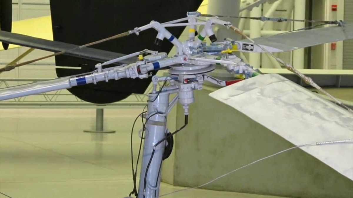 Cơ cấu cánh quạt cực kỳ phức tạp trên trực thăng Fa 330 khác biệt hoàn toàn so với cơ cấu cánh quạt trên trực thăng ngày nay - Nguồn ảnh: Militaryfactory.