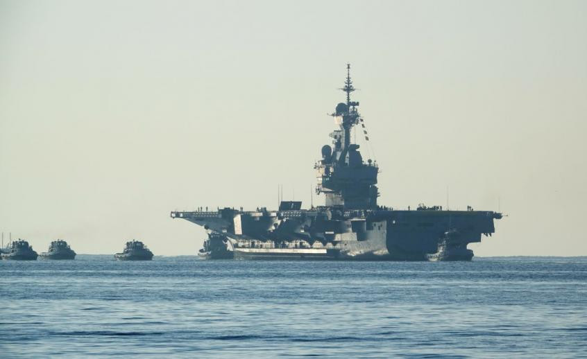 Quá trình tái nạp lõi hạt nhân và nâng cấp giữa vòng đời của tàu Charles de Gaulle bắt đầu từ tháng 2/2017 và dự kiến kéo dài khoảng 18 tháng. Tới hôm 14/9 vừa qua, tàu Charles de Gaulle đã hoàn thành quá trình nâng cấp và được đưa trở lại biển khơi. Nguồn ảnh: Sina.