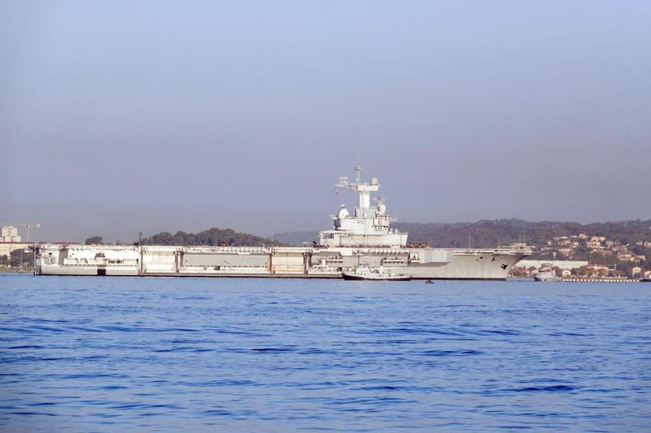 Quá trình đại tu của tàu sân bay Pháp bao gồm cả việc tái nạp lõi phản ứng hạt nhân - đảm bảo cho con tàu này có thể hoạt động thêm ít nhất 20 năm nữa trước khi về hưu. Nguồn ảnh: Sina.