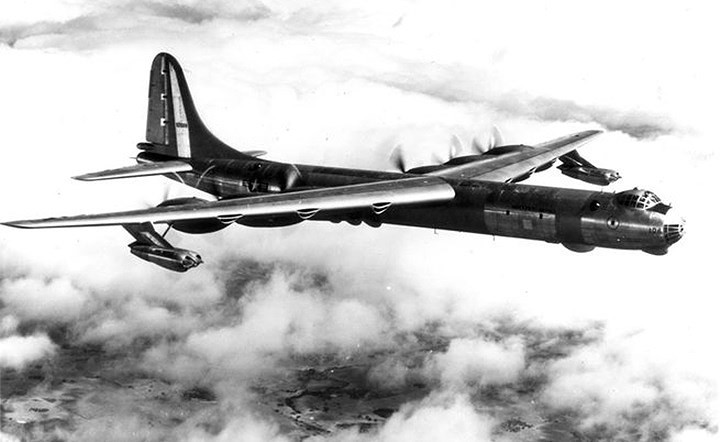Máy bay ném bom chiến lược Convair B36 của không quân Hoa Kỳ.