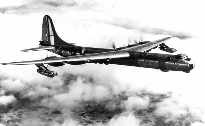 Máy bay ném bom chiến lược Convair B36 của không quân Hoa Kỳ.
