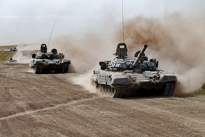 Các xe tăng T-72B của Nga tham gia cuộc tập trận có quy mô lớn nhất từ trước tới nay từng được tổ chức ở Nga cũng như trên thế giới. Nguồn ảnh: TASS.