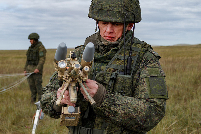 Hệ thống phá sóng chống máy bay không người lái Rex-1 do Nga sản xuất lần đầu tiên xuất hiện chính thức trong một cuộc tập trận. Nguồn ảnh: TASS.