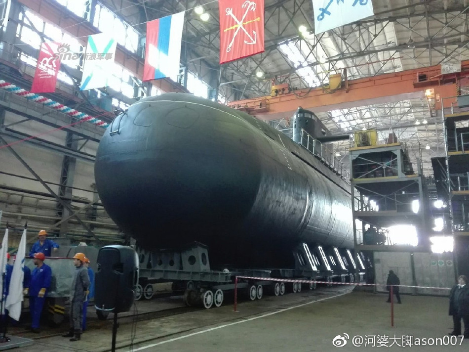 Truyền thông Nga hôm 20/9 đều đồng loạt đưa tin, Nhà máy đóng tàu Admiralty đã chính thức hạ thủy tàu ngầm Lada thứ hai của Hải quân Nga mang tên Kronshtadt sau 13 năm khởi đóng. Nguồn ảnh: Ason007.