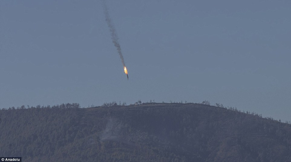 Thỗ Nhĩ Kỳ khẳng định, tiêm kích bom Su-24M của Nga đã không hồi đáp không lưu Thổ Nhĩ Kỳ khi xâm nhập vào không phận nước này trong vòng 17 giây. Cũng trong thời gian này, chiếc Su-24M đã đi sâu vào không phận Thổ Nhĩ Kỳ tới 2,2 km. Thổ Nhĩ Kỳ khẳng định sau khi cảnh báo 10 lần họ mới khai hoả bắn hạ chiếc Su-24M. Nguồn ảnh: CNBC.