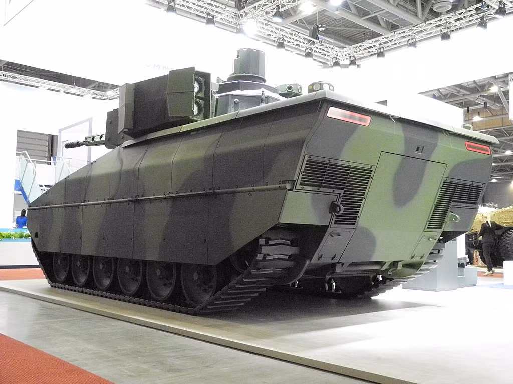 Với Lynx, Rheinmetall đã đưa kiểu thiết kế mô-đun trên thiết giáp lên một tầm cao mới, cụ thể là khiến chiếc thiết giáp có thể được thay thế vị trí và chức năng chiến đấu ngay trên chiến trường bằng cách lắp thêm hoặc thay thế bằng các loại mô-đun thích hợp. Nguồn ảnh: Rhein.