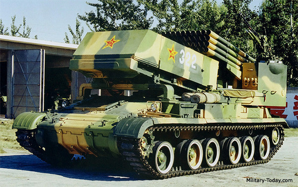 Đạn rocket của Type 89 được thiết kế dựa trên tổ hợp pháo phản lực BM-21 Grad của Liên Xô trước đây với trọng lượng 66 kg, mang theo đầu đạn nặng 18,3 kg, tầm bắn nằm trong khoảng 8 - 30 km tùy từng loại. Nguồn ảnh: Military.