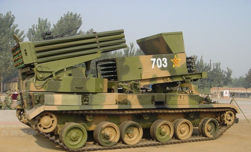 Giàn phóng của Type 89 có góc xoay trong khoảng -102 độ đến +66 độ và góc nâng hạ trong khoảng 0 độ đến 55 độ. Pháo phản lực phóng loạt Type 89 có tốc độ bắn 2 rocket mỗi giây, thời gian tái nạp để tiếp tục bắn chỉ mất 3 phút. Nguồn ảnh: Lord.