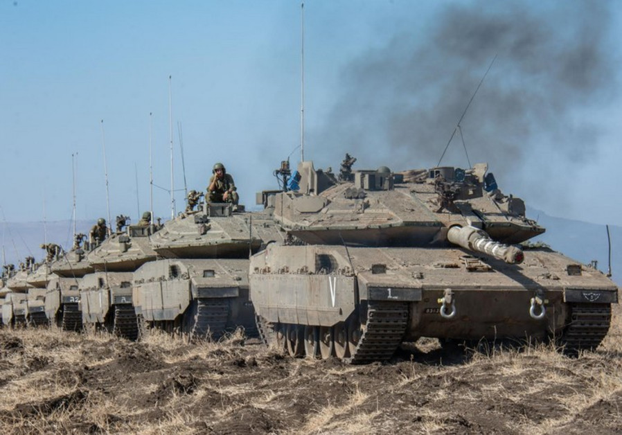 Merkava được thiết kế đặt động cơ ở ở phía trước xe - một thiết kế độc nhất vô nhị. Thiết kế này giúp ngay cả khi đạn chống tăng xuyên được giáp mặt của Merkava, kíp lái ở phía sau vẫn có thể bình an vô sự vì các loại đạn chống tăng hay thậm chí là tên lửa chống tăng đều khó có đủ động năng để xuyên được qua cả động cơ của chiếc xe tăng này. Nguồn ảnh: Defenceblog.