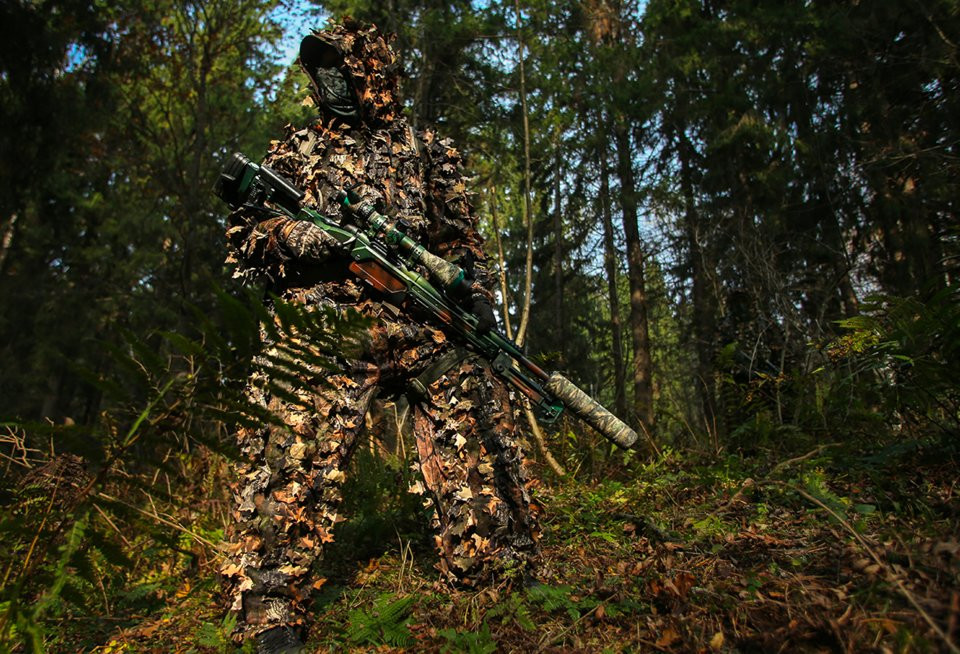 Nếu SVD là súng bắn tỉa bán tự động thì SV-98 lại là khẩu súng trường lên đạn thủ công từng viên. Khẩu súng này đặc biệt ít thấy trong biên chế của Spetsnaz nhưng vẫn từng xuất hiện một như một trang bị hiện đại hơn - dần thay thế cho khẩu SVD. Nguồn ảnh: BI.