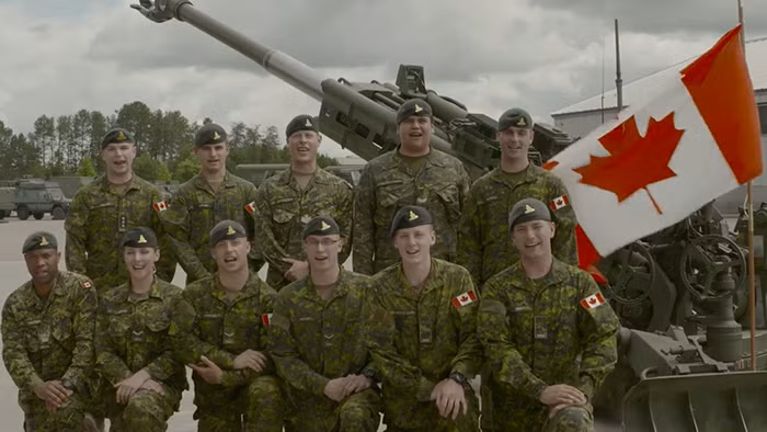 Luật pháp Canada quy định độ tuổi phục vụ quân đội là từ 16 cho tới tối đa 60 tuổi. Mặc dù vậy nước này không có luật nghĩa vụ quân sự bắt buộc, công dân có quyền đăng ký tham gia quân đội trên tinh thần tự nguyện. Nguồn ảnh: BI.