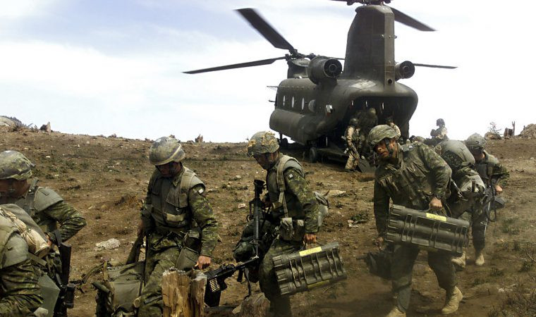 Mặc dù có quân số ít tới vậy, lực lượng Quân đội Canada vân có ngân sách quốc phòng khá lớn, vào khoảng 27,6 tỷ Dollar Canada - tương đương với khoảng 21 tỷ USD (thống kê năm 2017). Số tiền này tương đương với 1,29% GDP của đất nước lớn nhất Bắc Mỹ này. Nguồn ảnh: Military.