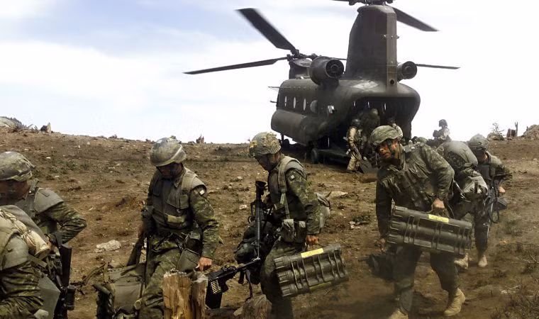 Mặc dù có quân số ít tới vậy, lực lượng Quân đội Canada vân có ngân sách quốc phòng khá lớn, vào khoảng 27,6 tỷ Dollar Canada - tương đương với khoảng 21 tỷ USD (thống kê năm 2017). Số tiền này tương đương với 1,29% GDP của đất nước lớn nhất Bắc Mỹ này. Nguồn ảnh: Military.