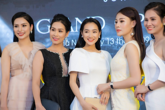 Nha Phuong lo bung bau, tat bat chay show truoc dam cuoi voi Truong Giang?-Hinh-8